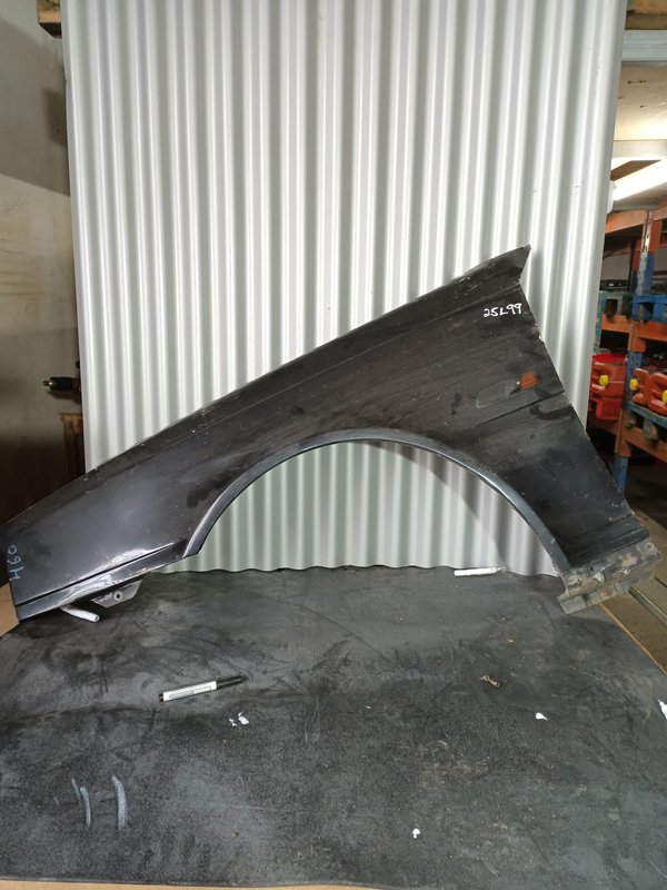Guarda Lamas Volvo 460 ESQUERDO Preto