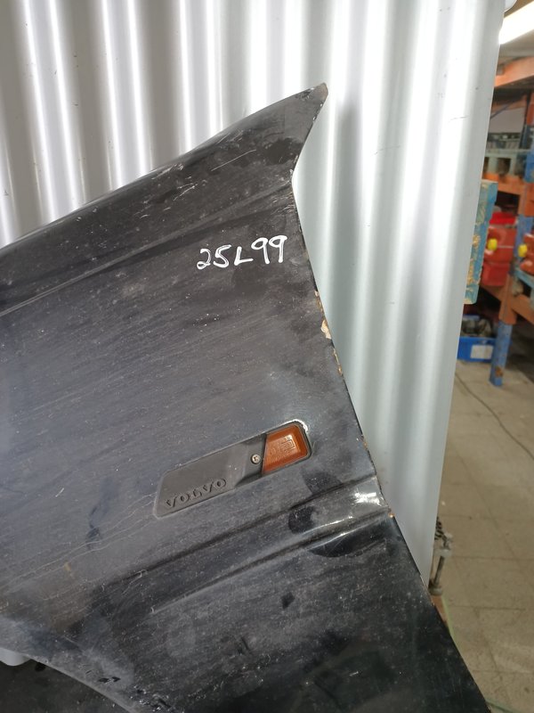 Guarda Lamas Volvo 460 ESQUERDO Preto