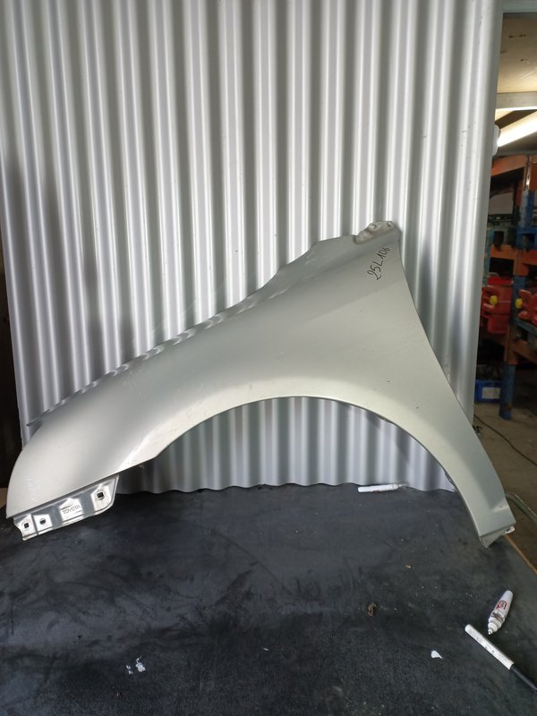 Guarda Lamas Toyota Avensis MK2 ESQUERDO Cinza F2