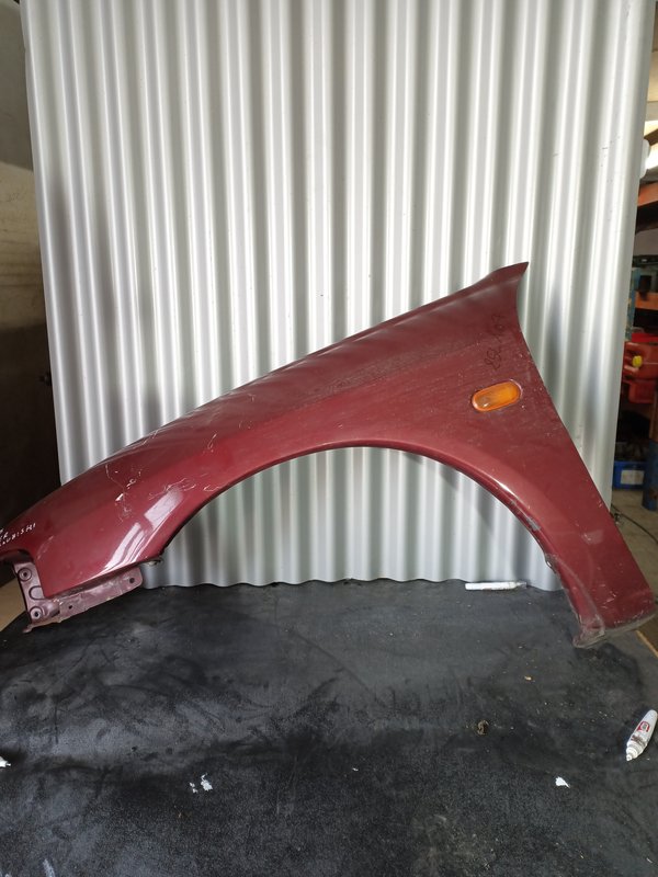Guarda Lamas Mitsubishi Lancer MK6 ESQUERDO Vermelho