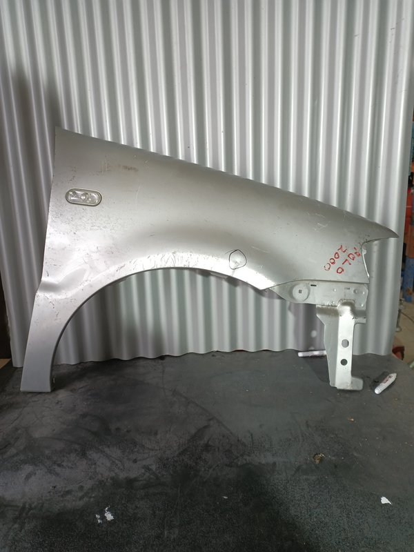 Guarda Lamas VW Polo 6N MK3 DIREITO Cinza 6N2