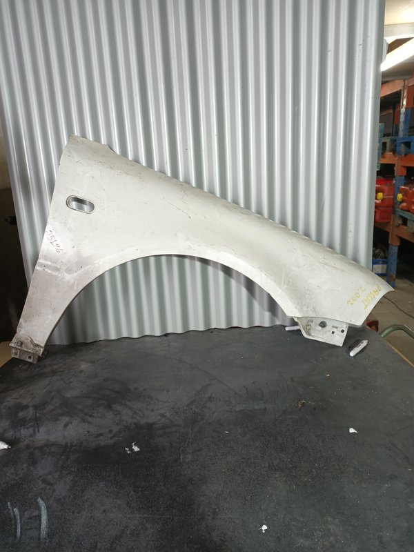 Guarda Lamas VW Passat B5 DIREITO Branco F2