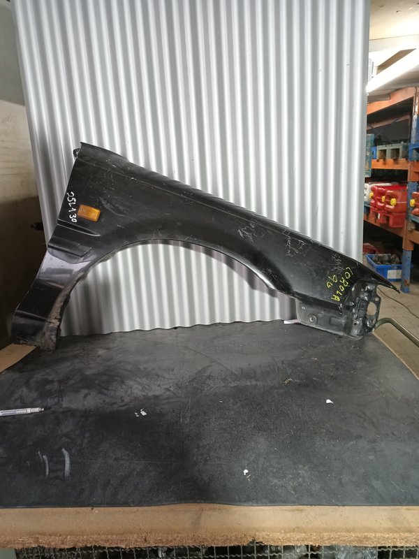 Guarda Lamas Toyota Corolla MK6 DIREITO Preto