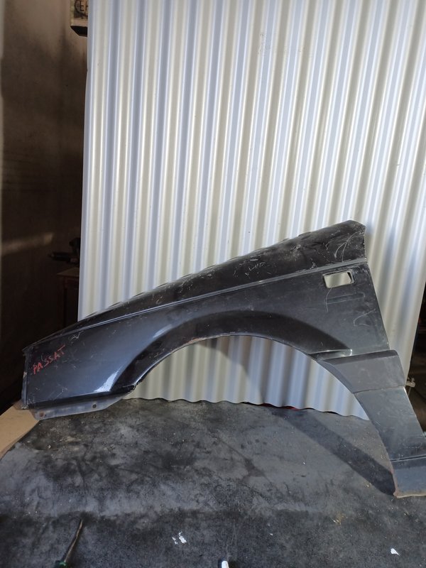 Guarda Lamas VW Passat B3 ESQUERDO Preto