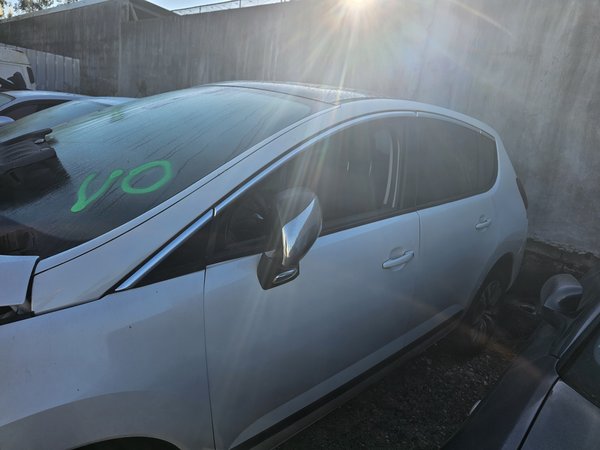 Lateral Esquerda Peugeot 3008 I