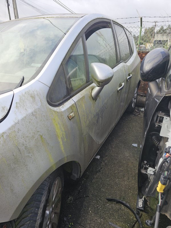 Lateral esquerda Opel Meriva B