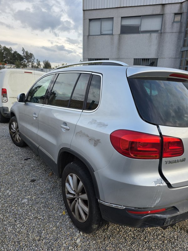 Lateral VW Tiguan esquerda