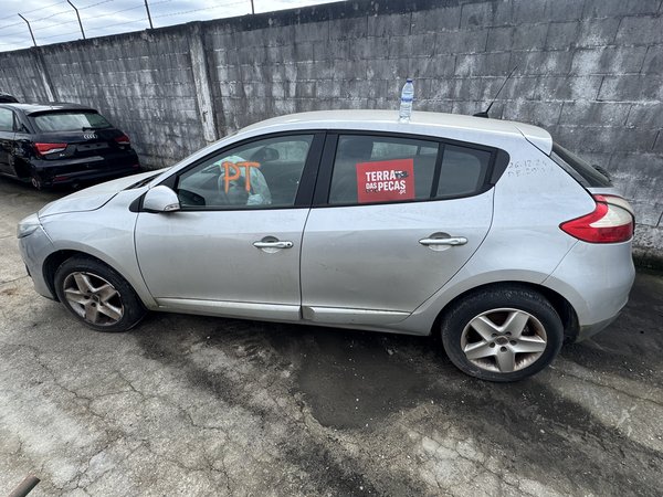 Lateral Esquerda Renault Megane III