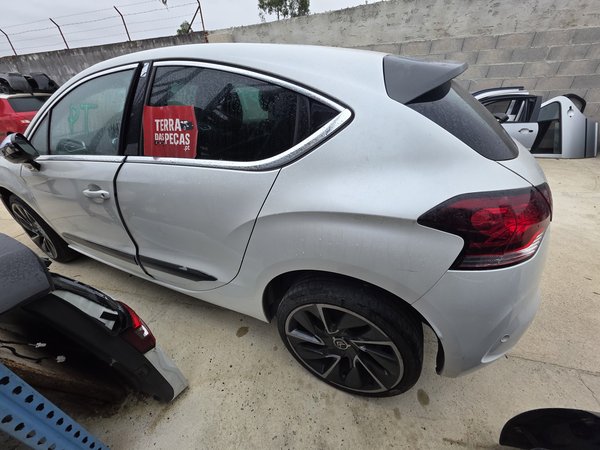 Conjunto Lateral Esquerdo Citroen DS4