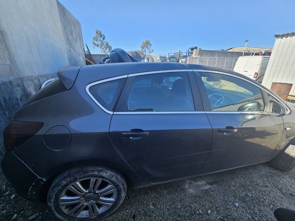 Lateral Direita Opel Astra J