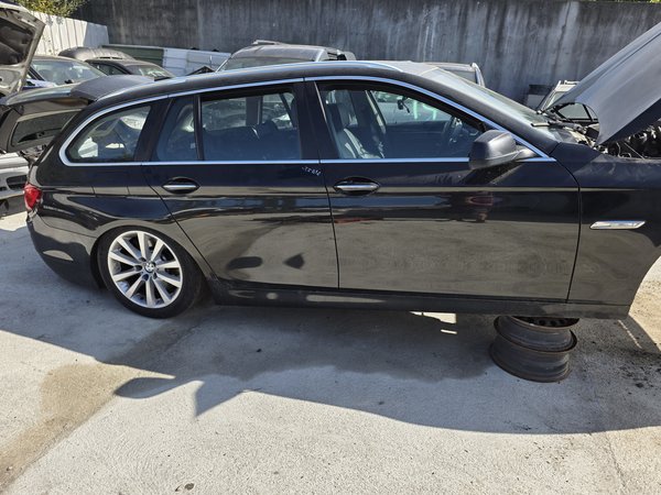 Conjunto Lateral Direito Grupo BMW 530 F11 preta