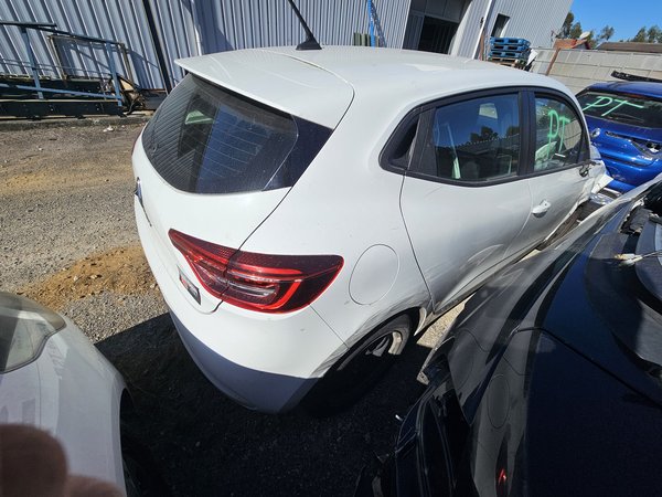 Lateral Direita Renault Clio V