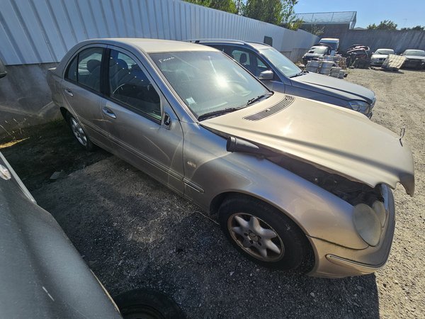 Lateral Direita Mercedes W203