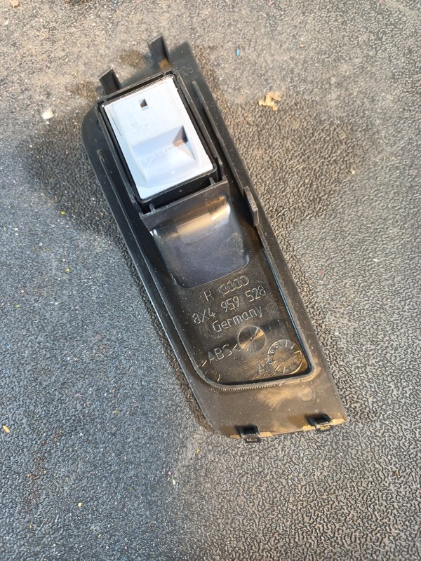 Botao AUDI VIDRO TRASEIRO DIREITO 8X4959528