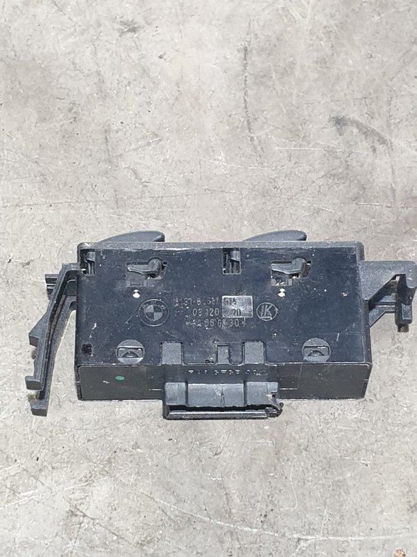 Botao BMW Direito E46 8381514
