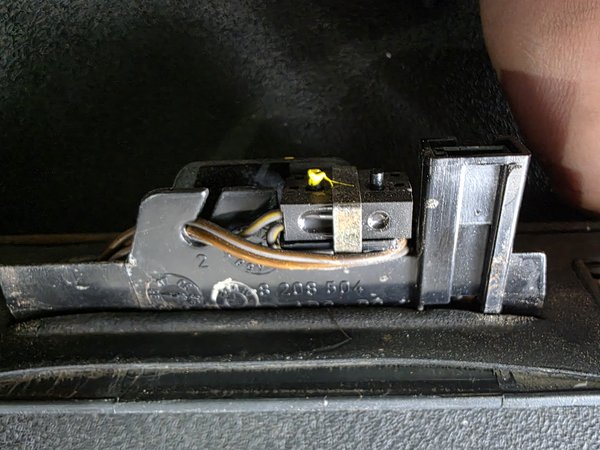 Botao abertura Mala BMW E46 8208504
