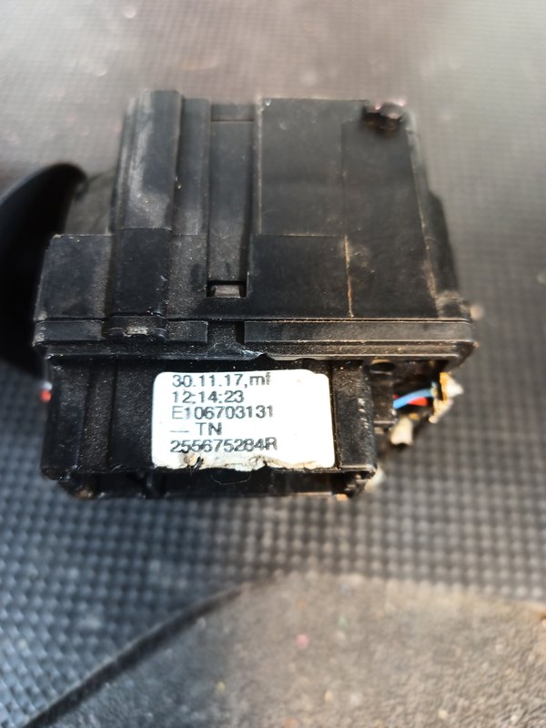 Comutador Manetes (Piscas e Escovas) RENAULT E106703131