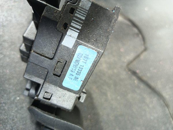 Comutador Manetes Piscas Escovas FORD 1S7T1335AE