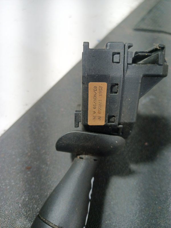 Comutador Manetes Piscas Escovas FORD 2S6117A553AA