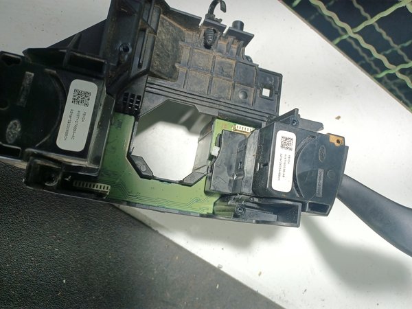 Comutador Manetes Piscas Escovas FORD FOCUS AV6T13335AB