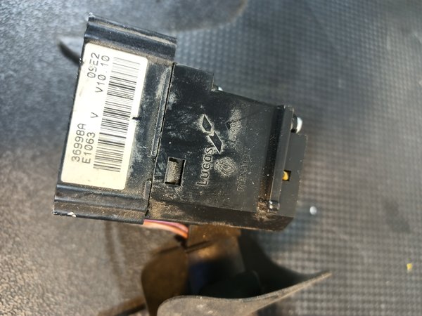 Comutador Manetes Piscas Escovas RENAULT 36998A