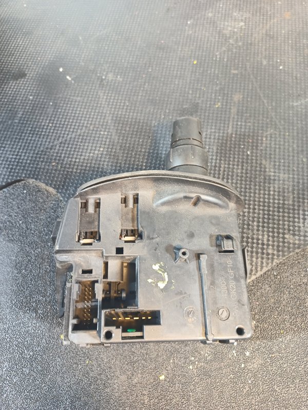 Comutador Manetes (Piscas e Escovas) RENAULT 88103009140