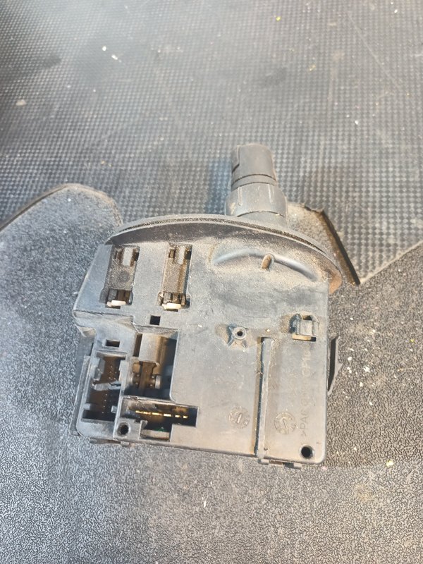 Comutador Manetes (Piscas e Escovas) RENAULT 88103003035