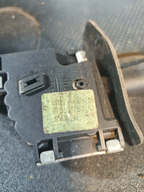 Comutador Manetes (Piscas e Escovas) PEUGEOT 9753275380