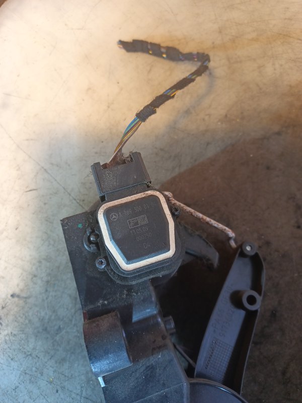 Pedal Acelerador MERCEDES A1693000104