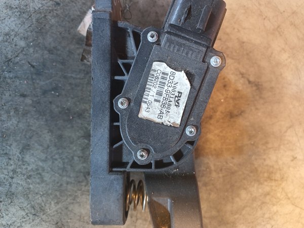 Pedal Acelerador Aston Martin 8D339F836AB