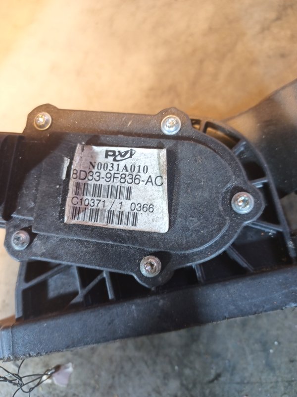 Pedal Acelerador Aston Martin 8D339F836AC