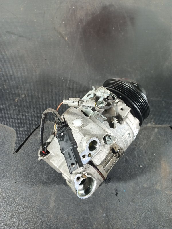 Compressor Ar condicionado BMW S5 F11 5R 6805070 PRETA