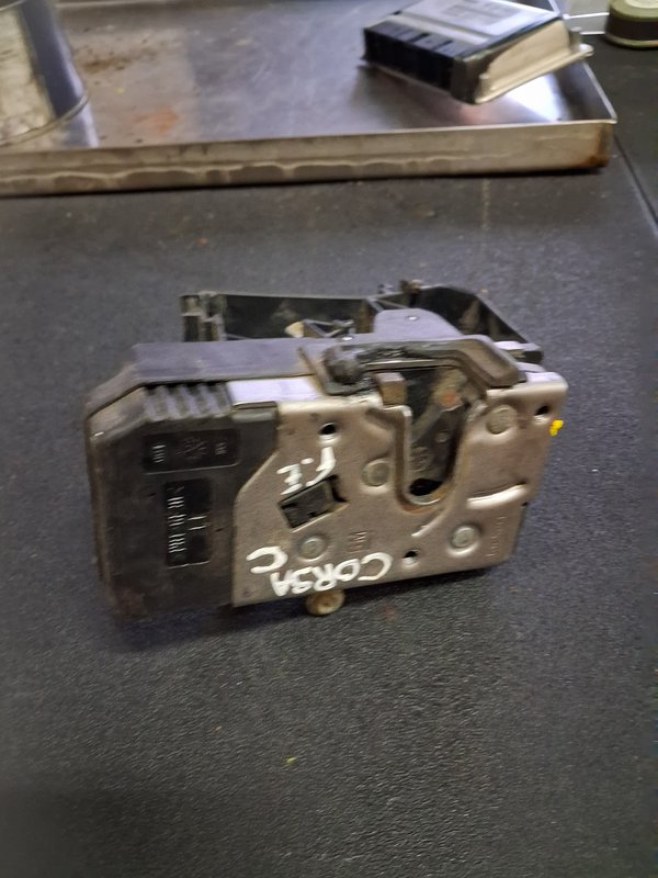Fecho Opel Corsa C Frente Esquerdo 24434884