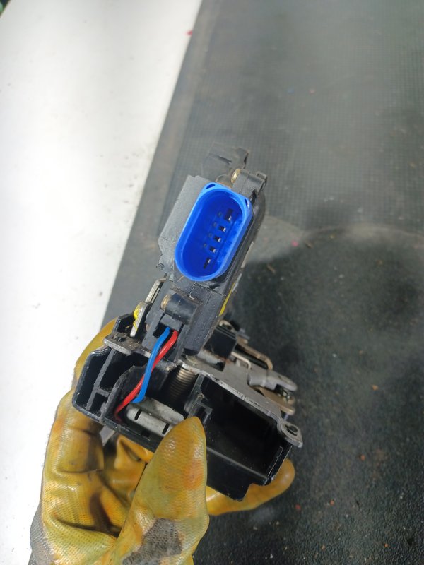Fecho Porta VW GOLF V FRENTE ESQUERDA 3D1837015
