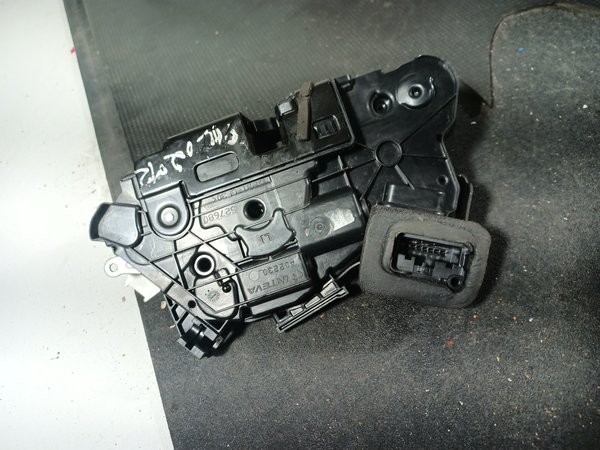 Fecho Porta VW POLO V FRENTE ESQUERDA 5K1837015D