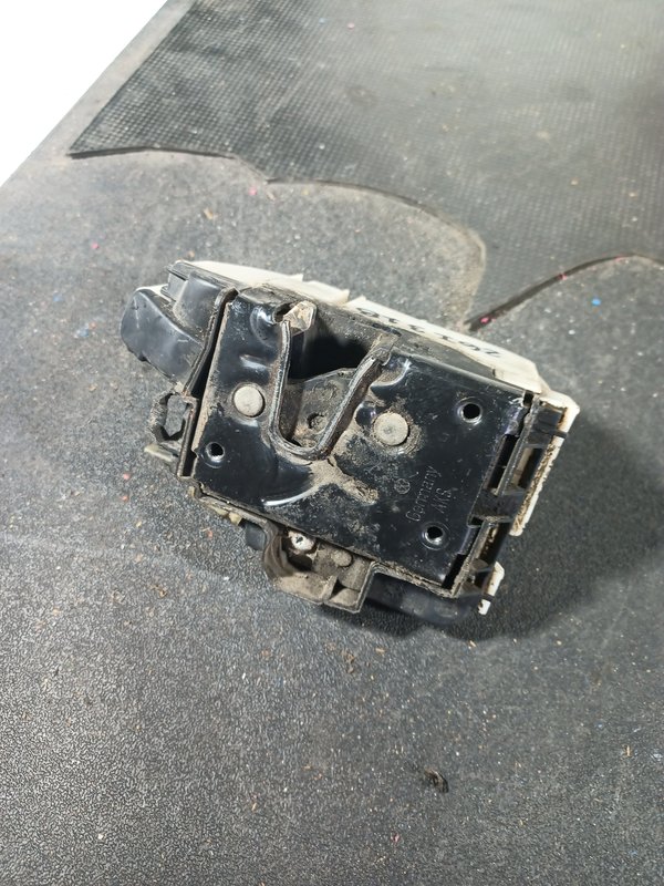 Fecho Porta VW POLO III FRENTE ESQUERDA 1HM862153