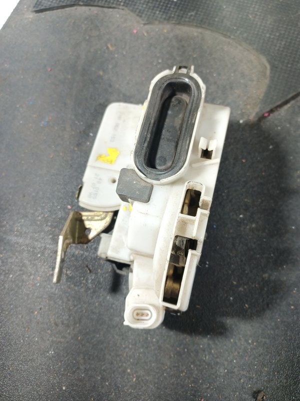 Fecho Porta VW POLO III FRENTE ESQUERDA 1HM862153