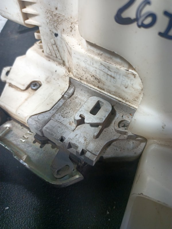 Fecho Porta AUDI A1 FRENTE ESQUERDA 8J1837015C