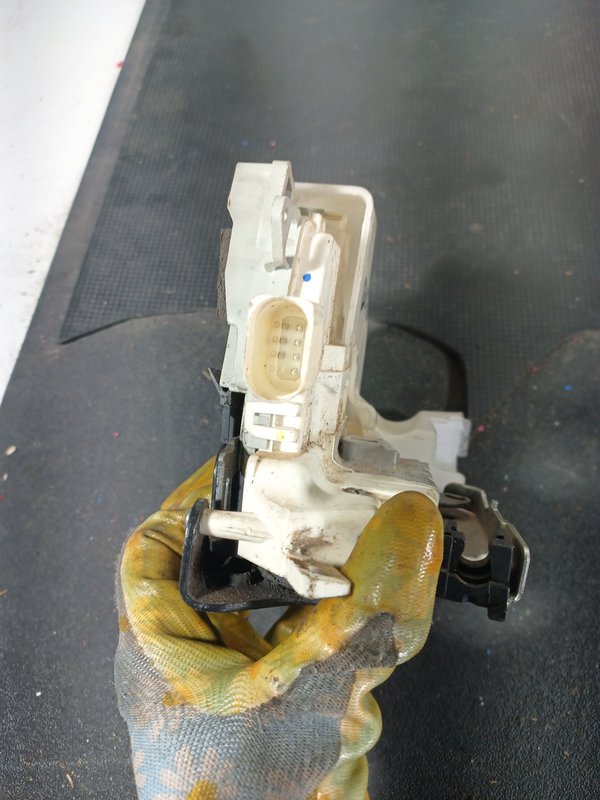 Fecho Porta AUDI A1 FRENTE ESQUERDA 8J1837015C