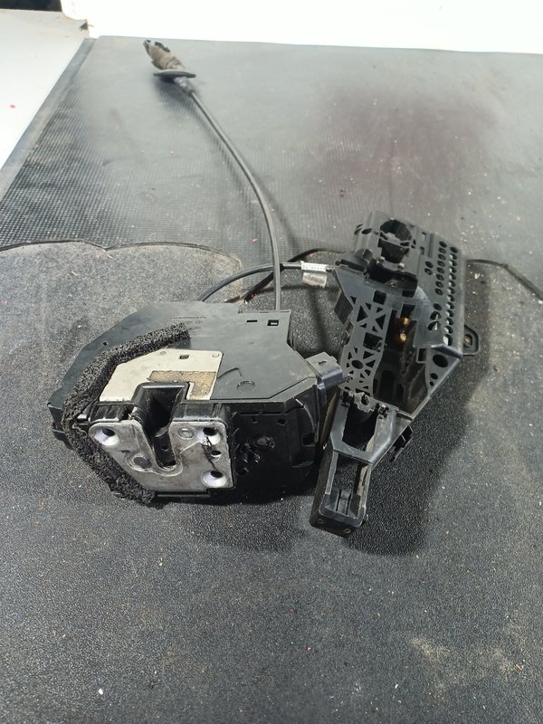 Fecho Porta RENAULT CLIO IV FRENTE ESQUERDA 805011929R