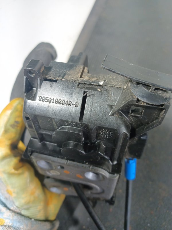 Fecho Porta RENAULT LAGUNA III FRENTE ESQ 805010004RB