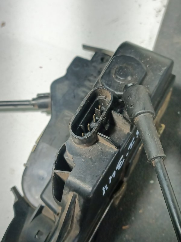 Fecho Porta RENAULT LAGUNA II FRENTE ESQ 000661/Z98
