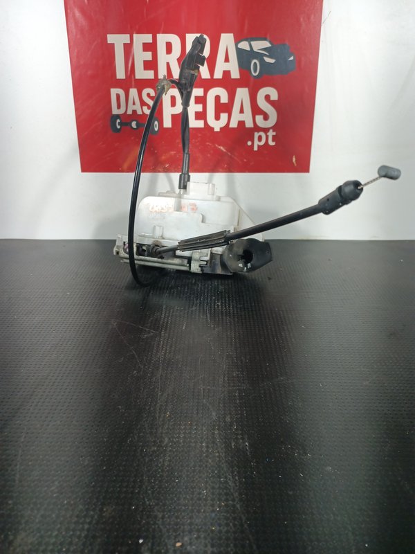 Fecho Porta RENAULT TWINGO II FRENTE ESQ 384978