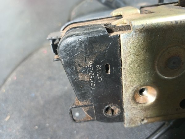 Fecho Porta RENAULT LAGUNA II FRENTE ESQ 009152/Z98