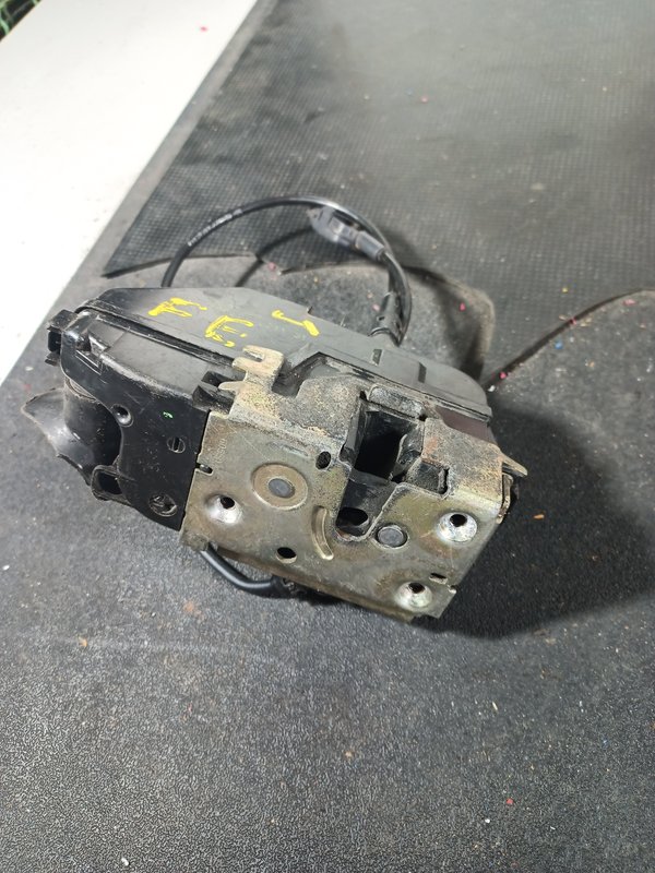 Fecho Porta RENAULT MEGANE II FRENTE ESQ 027776