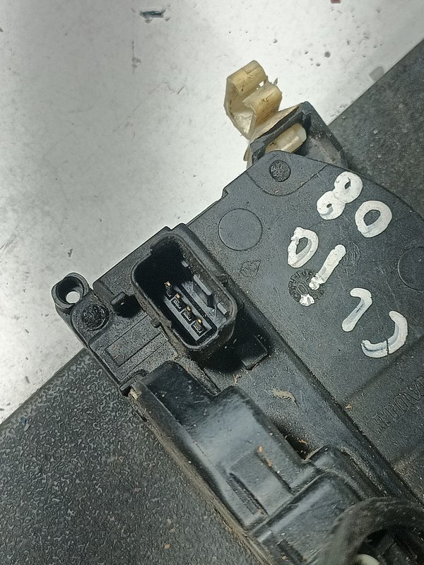 Fecho Porta RENAULT CLIO III FRENTE DIREITO 300125C