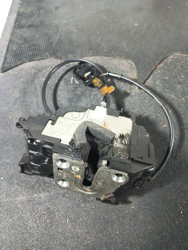 Fecho Porta RENAULT CLIO III FRENTE DIREITO 300125E
