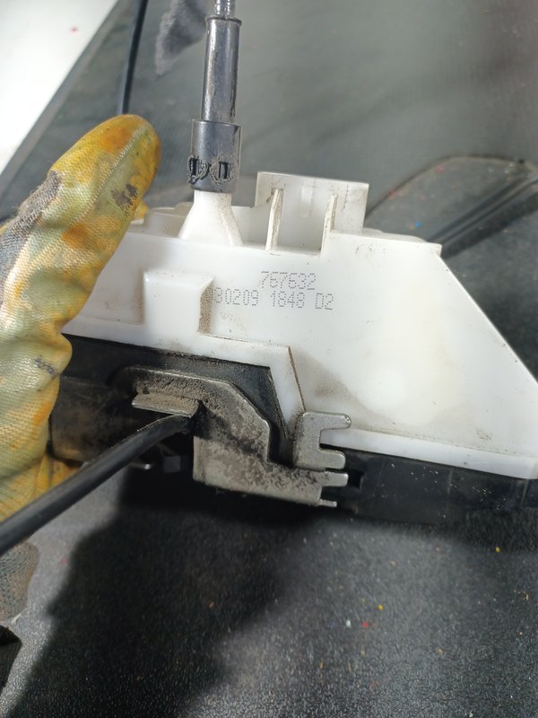 Fecho Porta RENAULT TWINGO II FRENTE DIREITA 757532