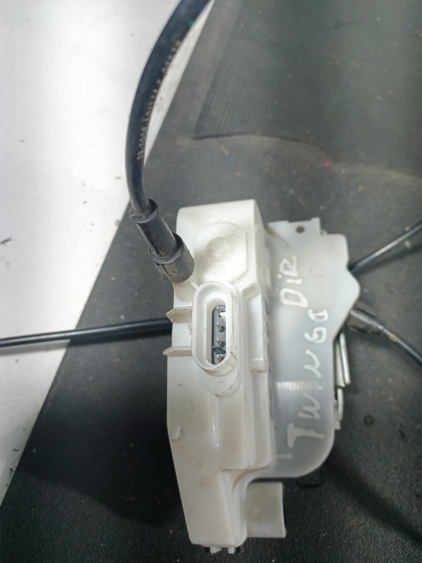 Fecho Porta RENAULT TWINGO II FRENTE DIREITA 757532