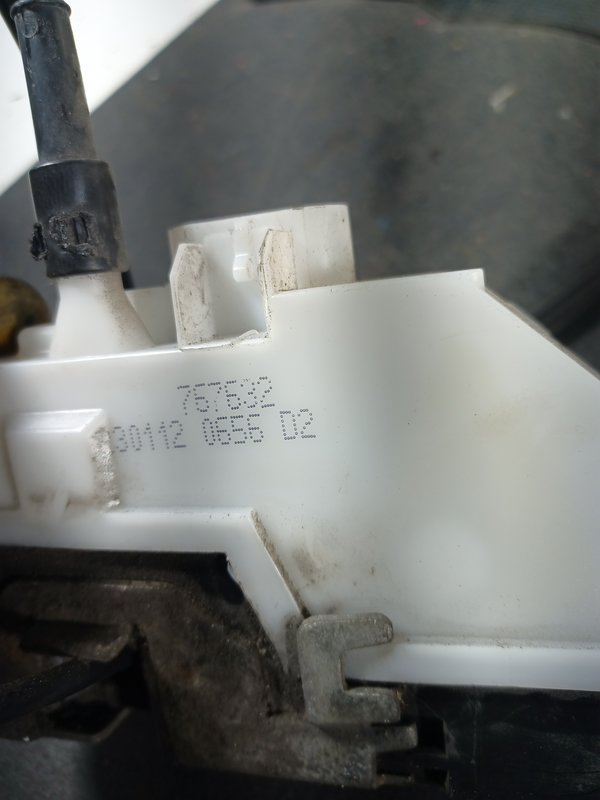 Fecho Porta RENAULT TWINGO II FRENTE DIREITA 8200767632